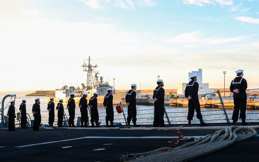 USS Bulkeley returns to Home Port and hosts The Secretary of the Navy