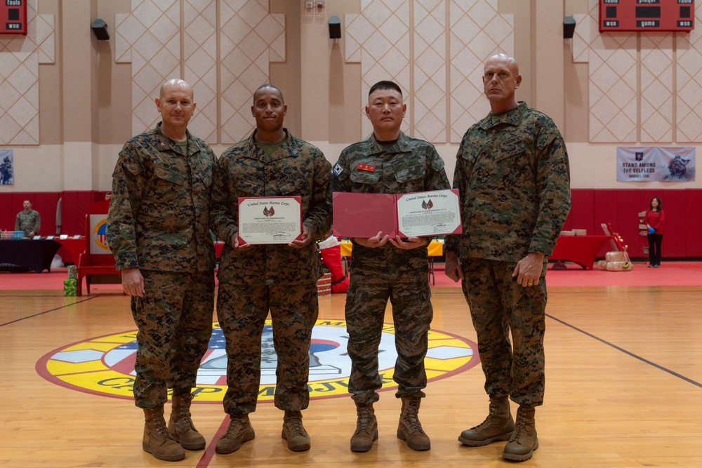 Camp Mujuk Hosts Tree Lighting Ceremony for Local Pohang Community