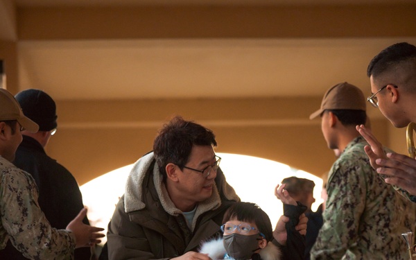Camp Mujuk Hosts Tree Lighting Ceremony for Local Pohang Community