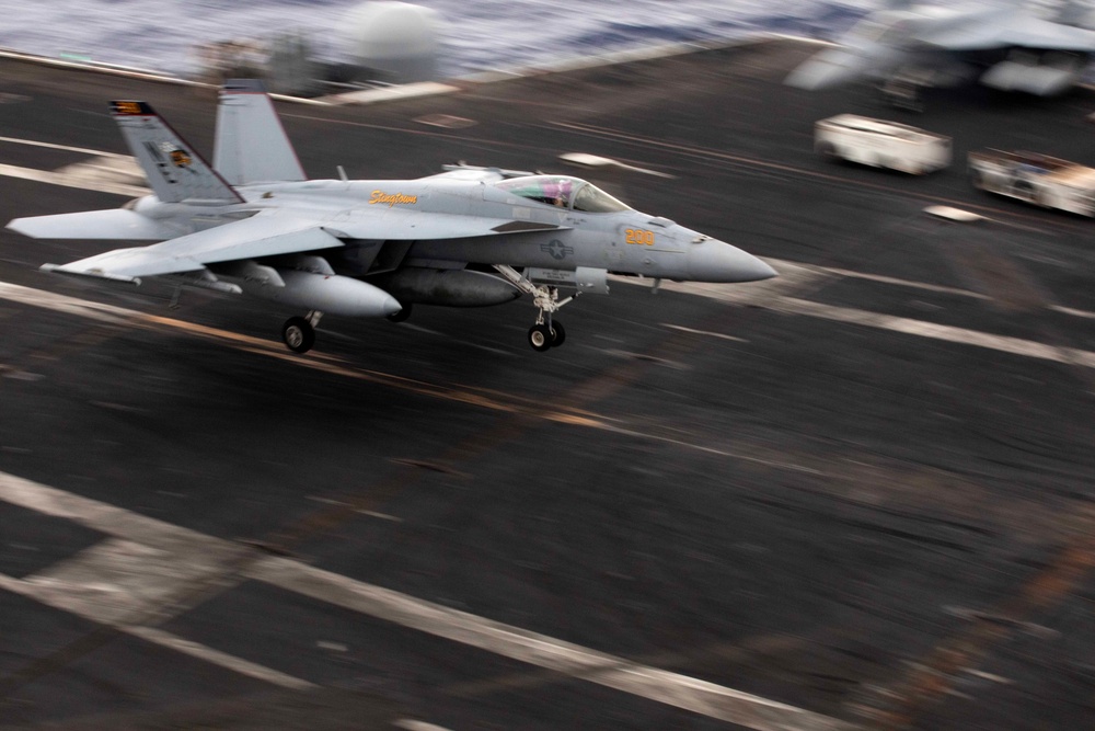 USS Carl Vinson (CVN 70) Conducts Routine Flight Operations in the Philippine Sea