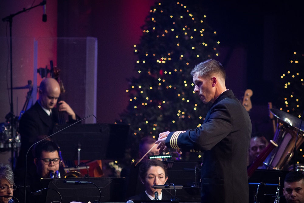 U.S. Navy Band hosts holiday concerts at Constitution Hall