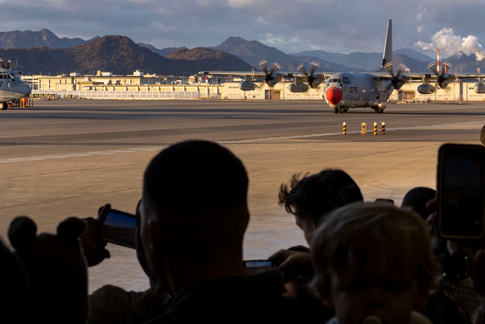 U.S. Marines, families celebrate the holiday season overseas