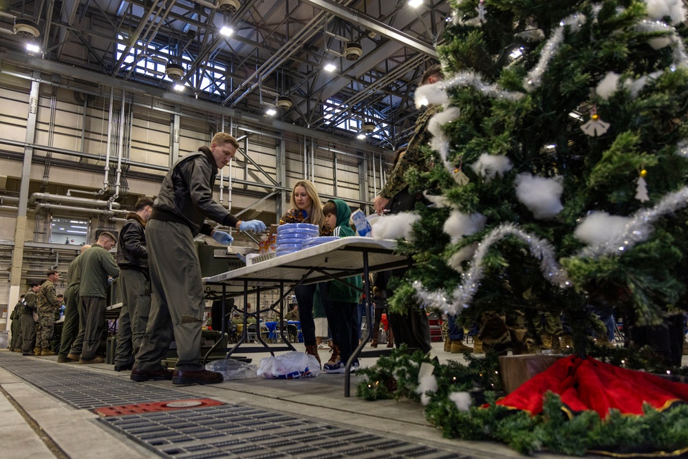 U.S. Marines, families celebrate the holiday season overseas