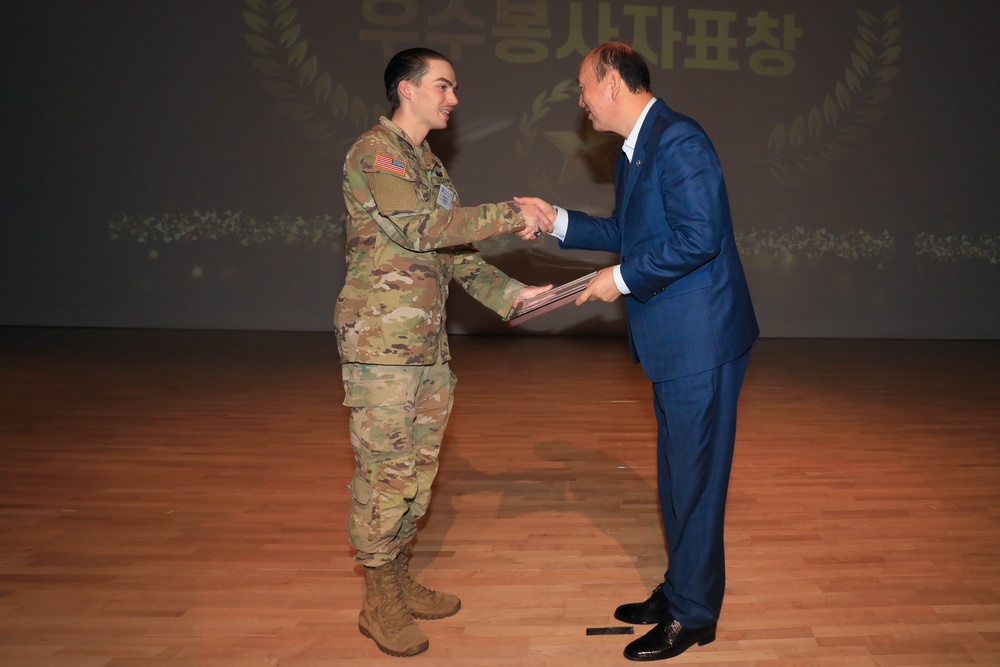 Camp Casey Soldiers Recognized by Dongducheon City for Volunteer Service