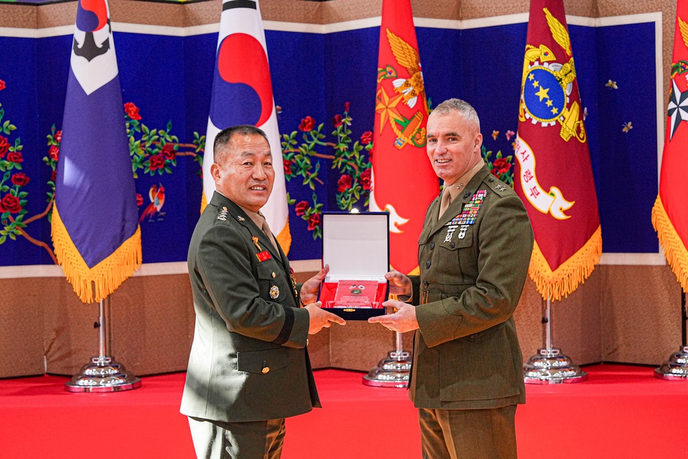 MARFORK Attends Republic of Korea Change of Command Ceremony