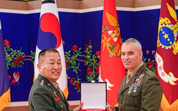 MARFORK Attends Republic of Korea Change of Command Ceremony