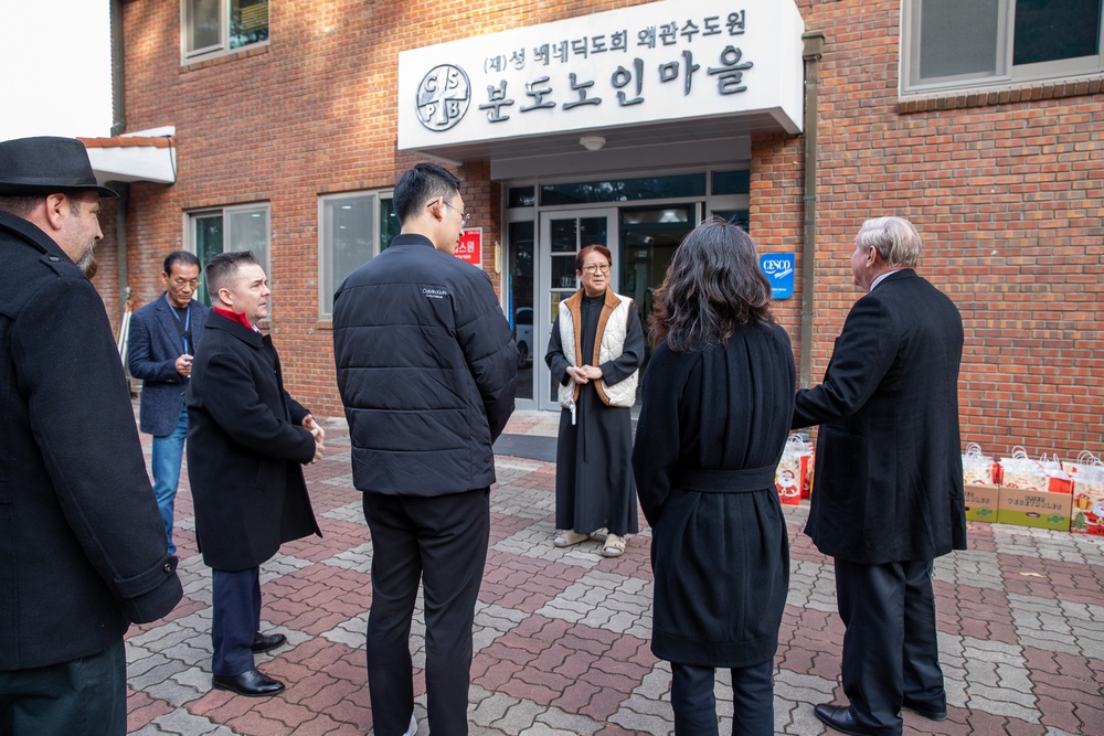 Members of the Directorate for Maintenance (D/Maintenance), U.S. Army Materiel Support Command - Korea, delivered Christmas gifts for the residents of Bundo Nursing Home in Waegwan and the children of Yongsang Orphanage in Daegu on Dec. 20.