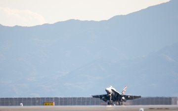 Marine pilot flies F/A-18 for the last time before transitioning to the F-35B