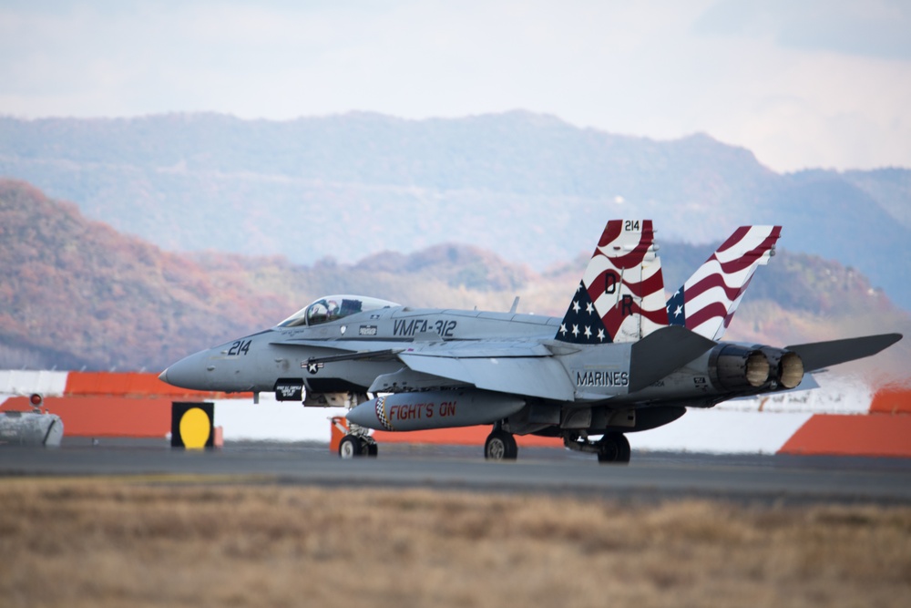 Marine pilot flies F/A-18 for the last time before transitioning to the F-35B