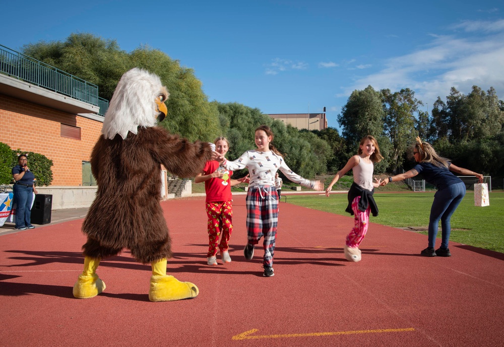 DoDEA Sigonella holds a Jingle Jog