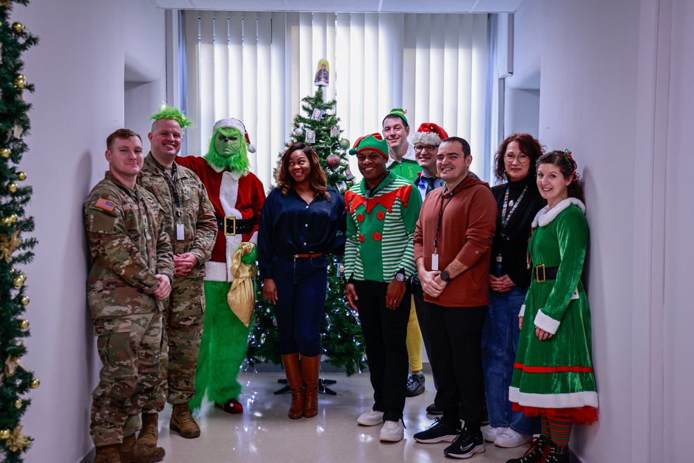 DVIDS - Images - 21st TSC Holiday Walkthrough [Image 9 of 9]