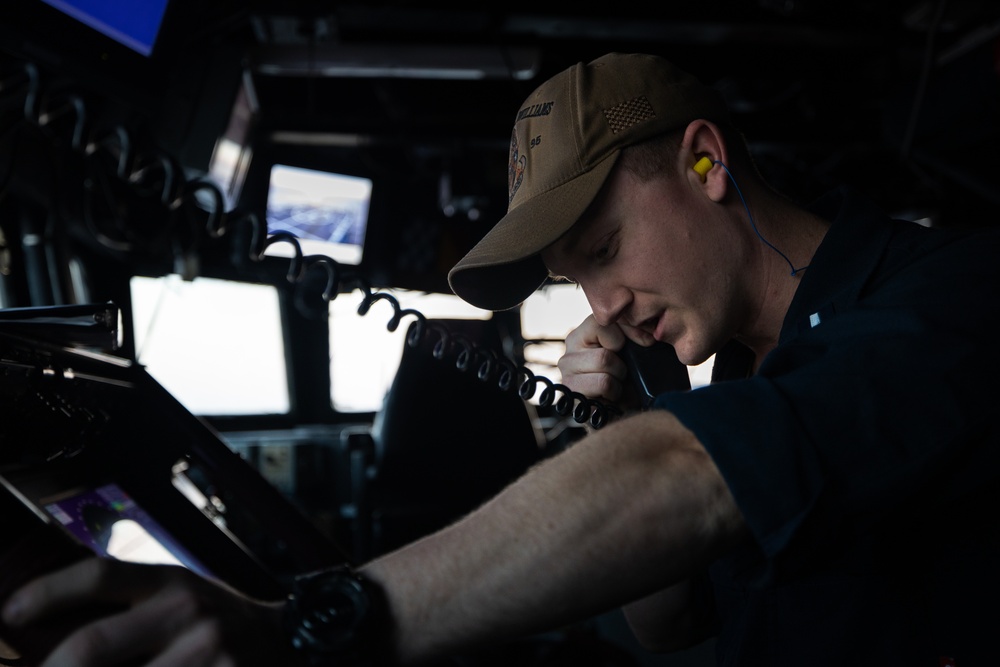 USS Oscar Austin (DDG 79) Conducts Live Fire Gunnery Exercise