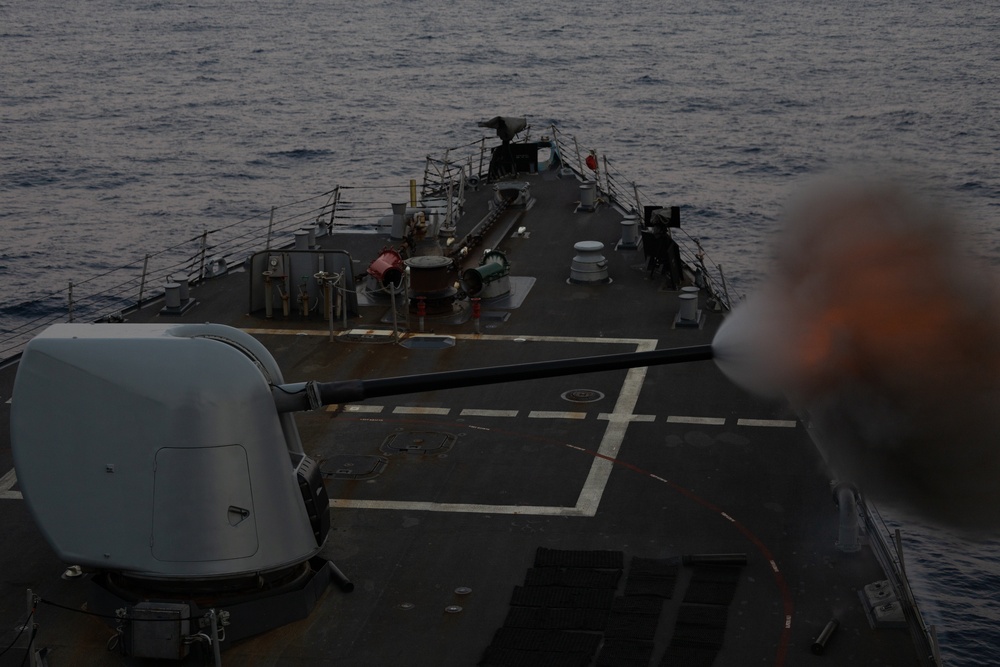 USS Oscar Austin (DDG 79) Conducts Live Fire Gunnery Exercise