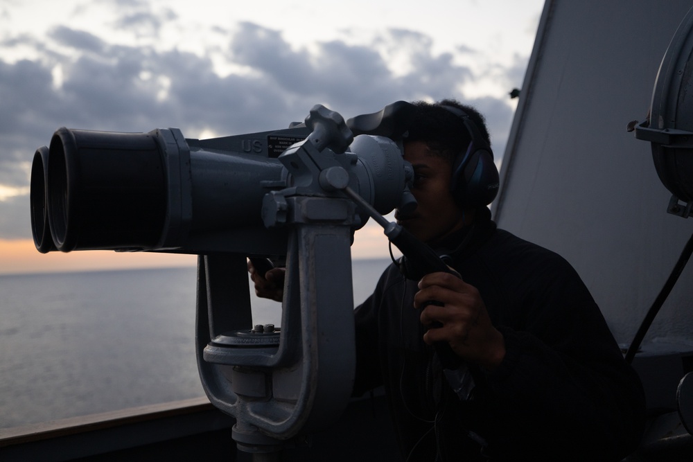 USS Oscar Austin (DDG 79) Conducts Live Fire Gunnery Exercise