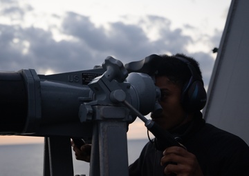 USS Oscar Austin (DDG 79) Conducts Live Fire Gunnery Exercise
