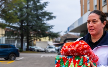 Aviano Air Base gives gifts to the local community