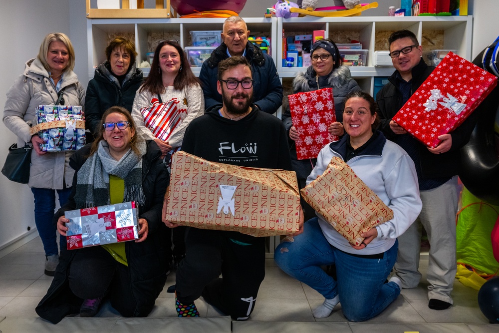 Aviano Air Base gives gifts to the local community