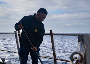 Sailors Conduct Fresh-Water Wash Down Aboard USS Oscar Austin (DDG 79)