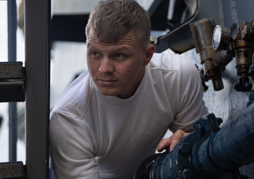 Sailors Conduct Fresh-Water Wash Down Aboard USS Oscar Austin (DDG 79)