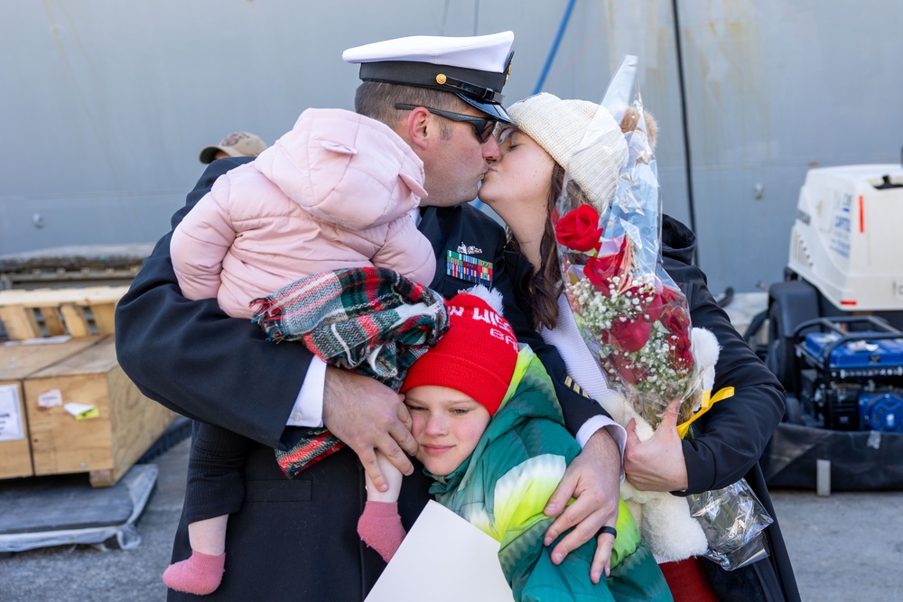 USS Cole Returns to Naval Station Norfolk