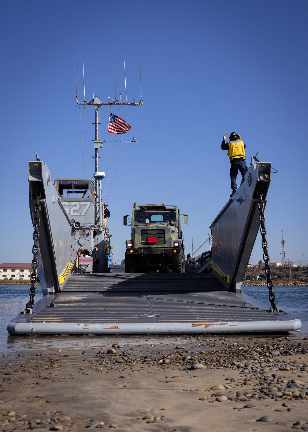 Combat Logistics Regiment 1 offloads LCU during Steel Knight 24