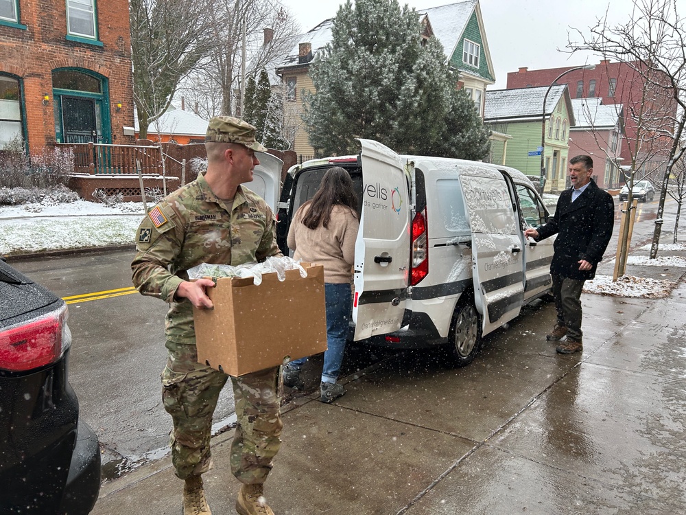 USACE Buffalo District ERA Donates Clothes for Neighbors in Need