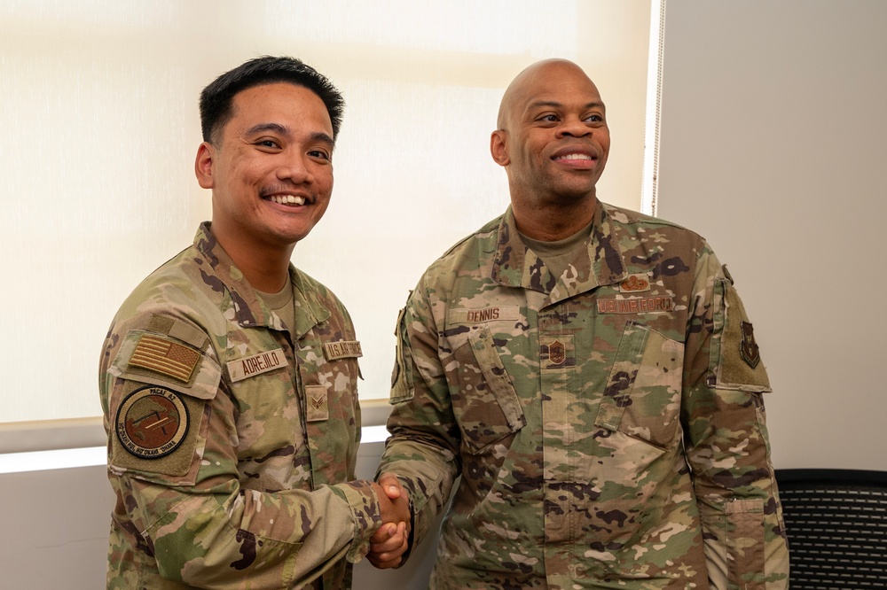 Chief Master Sgt Travon Dennis visits 624th RSG