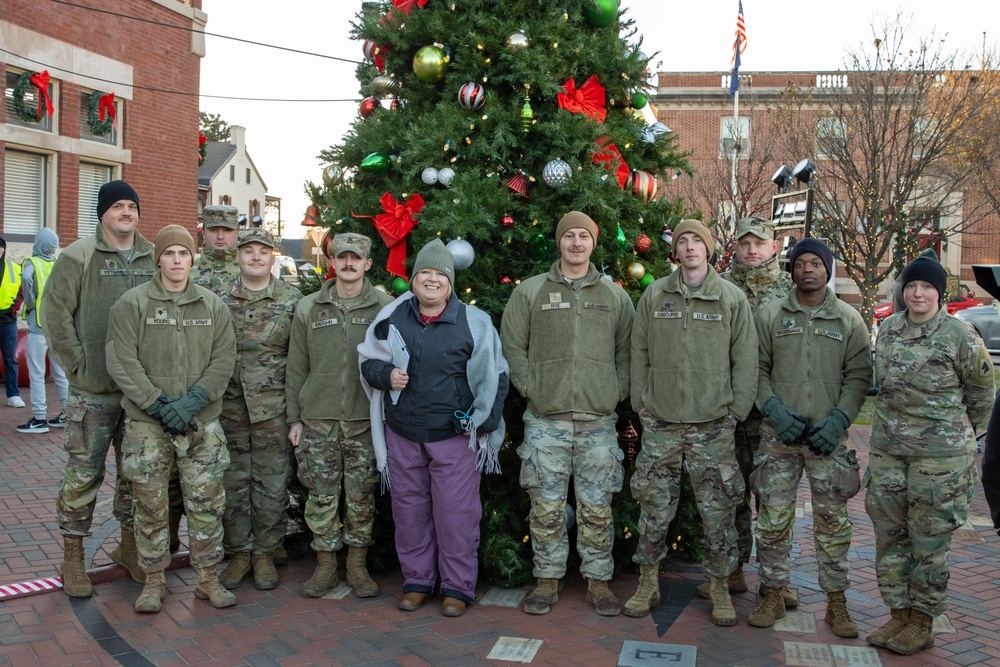 Kentucky National Guard supports Bardstown Christmas Parade, strengthens community bonds 