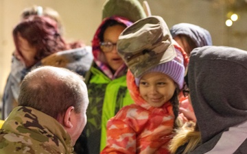 Kentucky National Guard supports Bardstown Christmas Parade, strengthens community bonds 