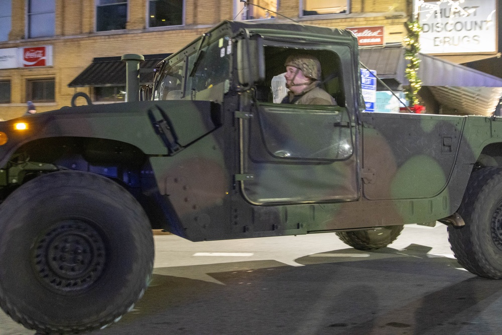 Kentucky National Guard supports Bardstown Christmas Parade, strengthens community bonds