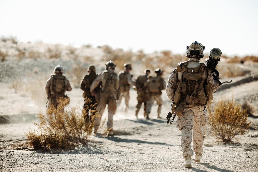 V2/7 Marines conduct squad raids during regimental squad competition