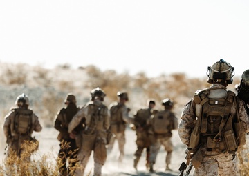 V2/7 Marines conduct squad raids during regimental squad competition
