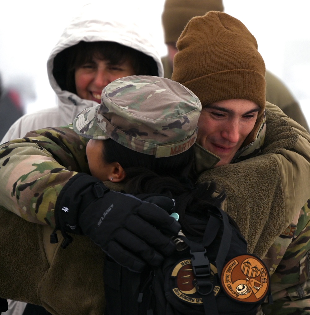 Minot Airmen Return