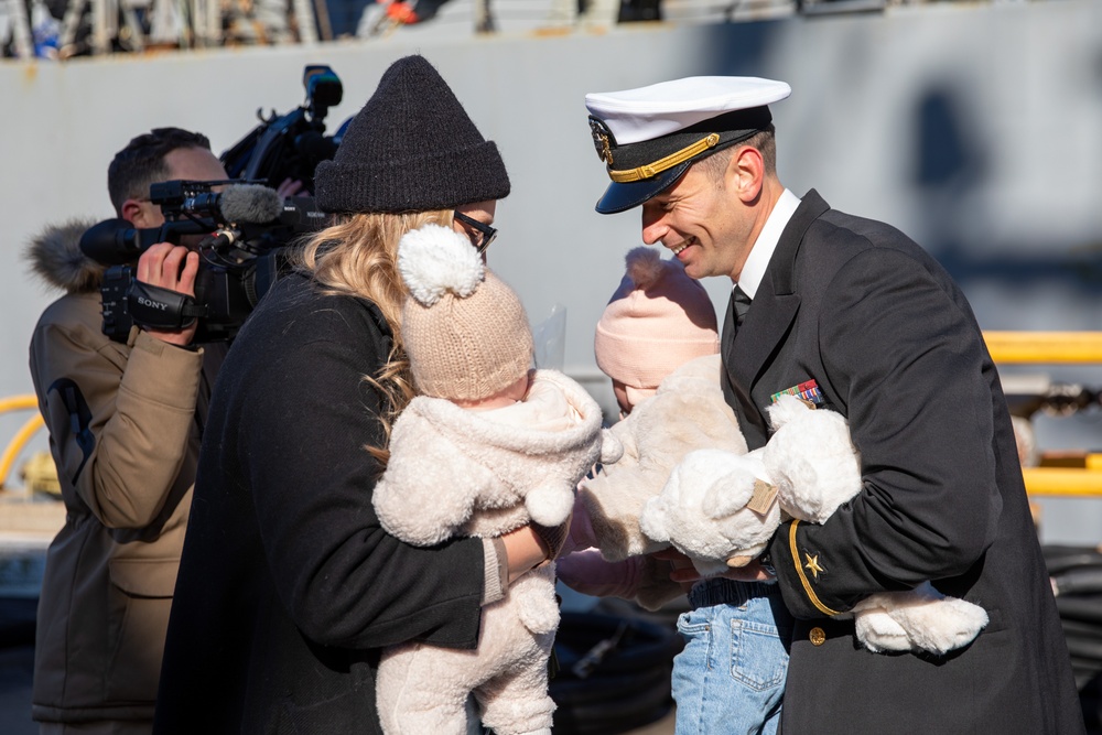 USS Cole Returns to Home Port