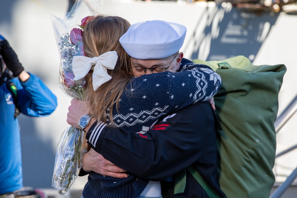 USS Cole Returns to Home Port