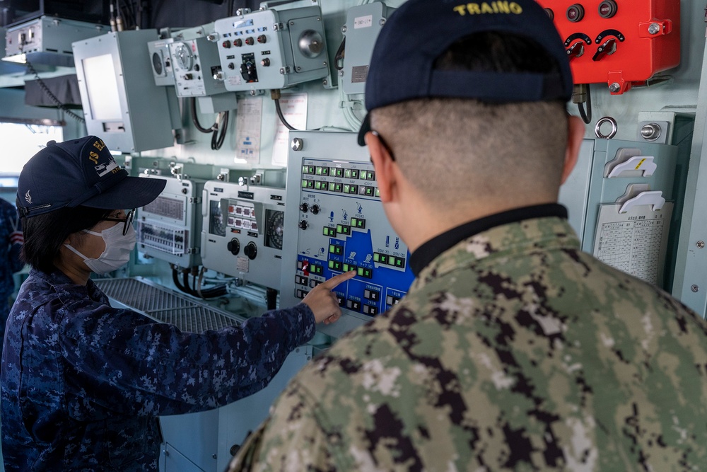 USS America (LHA 6) Visits JMSDF Haguro (DDG 180)