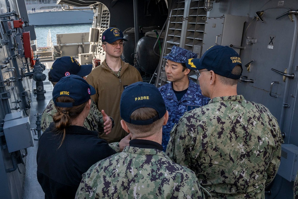 USS America (LHA 6) Visits JMSDF Haguro (DDG 180)