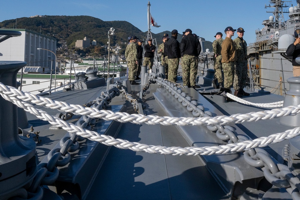 USS America (LHA 6) Visits JMSDF Haguro (DDG 180)