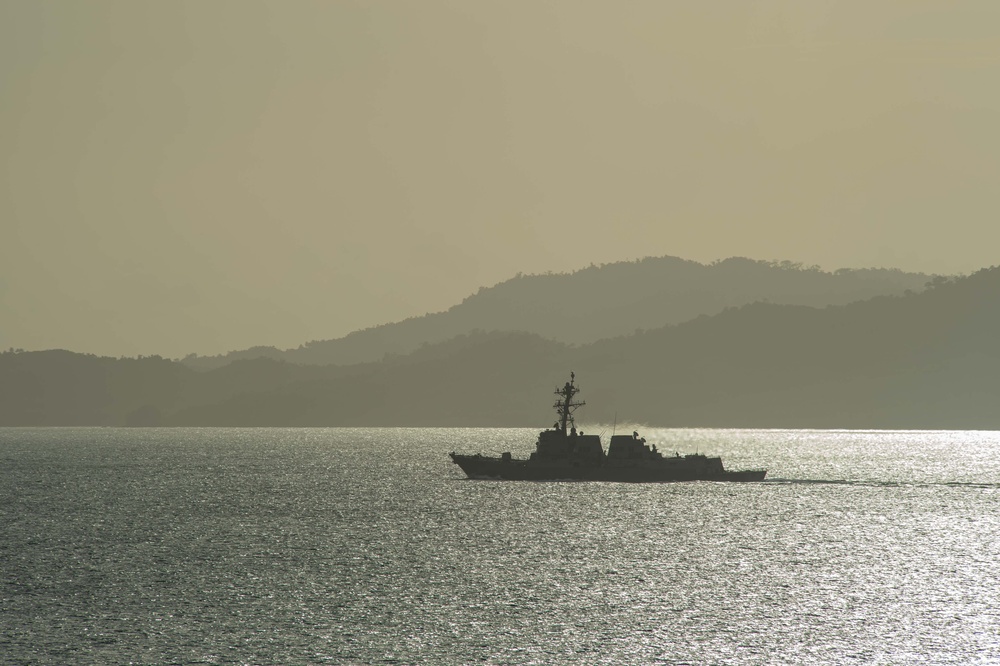 USS Sterett (DDG 104) Transits the Balabac Strait