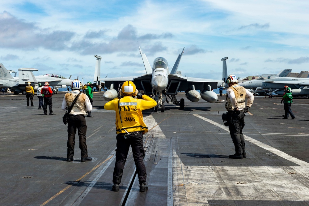 USS Carl Vinson (CVN 70) Conducts Routine Flight Operations in the South China Sea