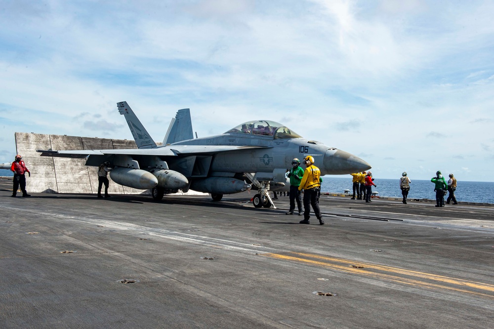 USS Carl Vinson (CVN 70) Conducts Routine Flight Operations in the South China Sea