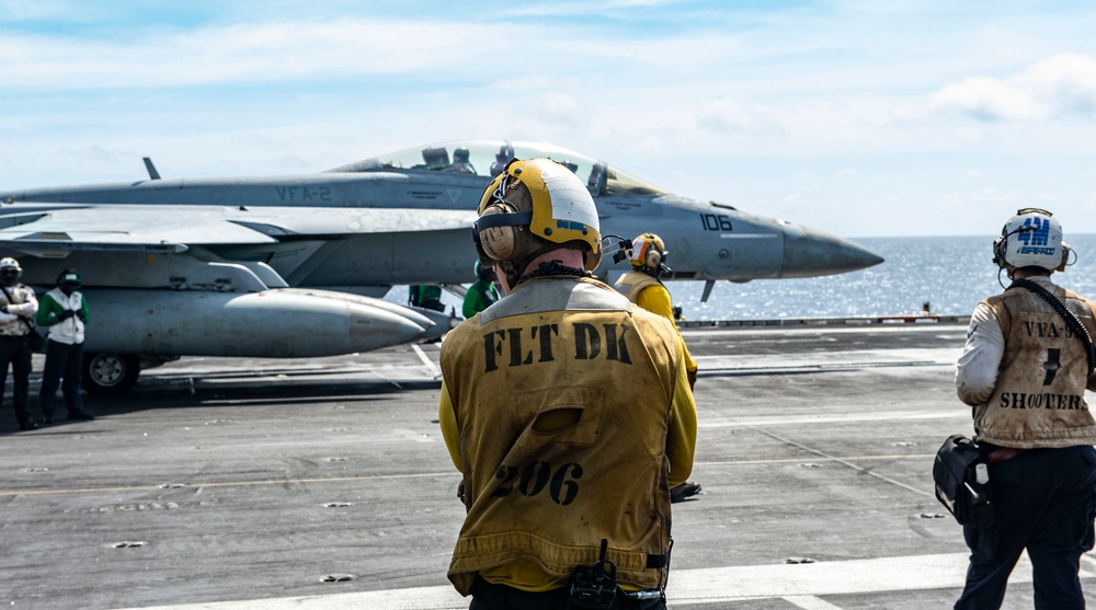 USS Carl Vinson (CVN 70) Conducts Routine Flight Operations in the South China Sea