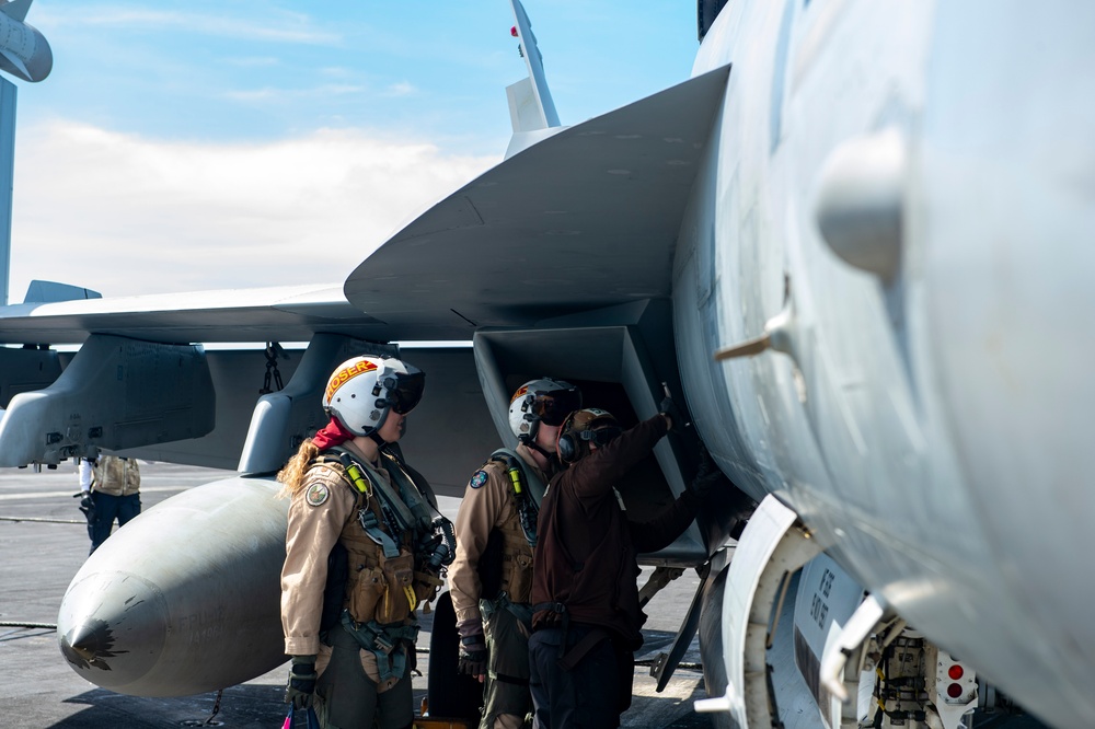 USS Carl Vinson (CVN 70) Conducts Routine Flight Operations in the South China Sea