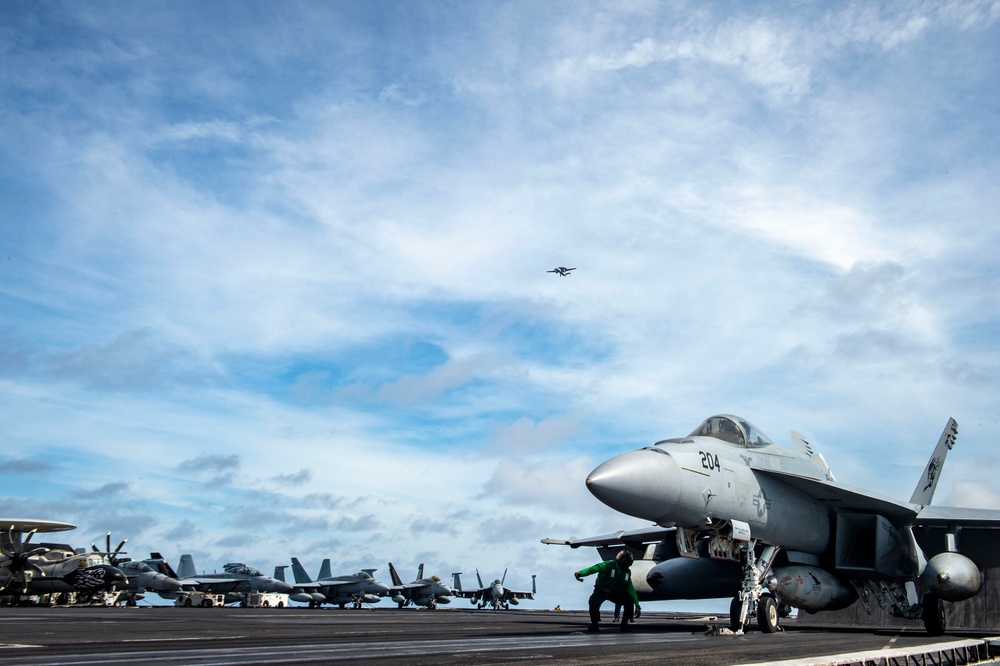 USS Carl Vinson (CVN 70) Conducts Routine Flight Operations in the South China Sea