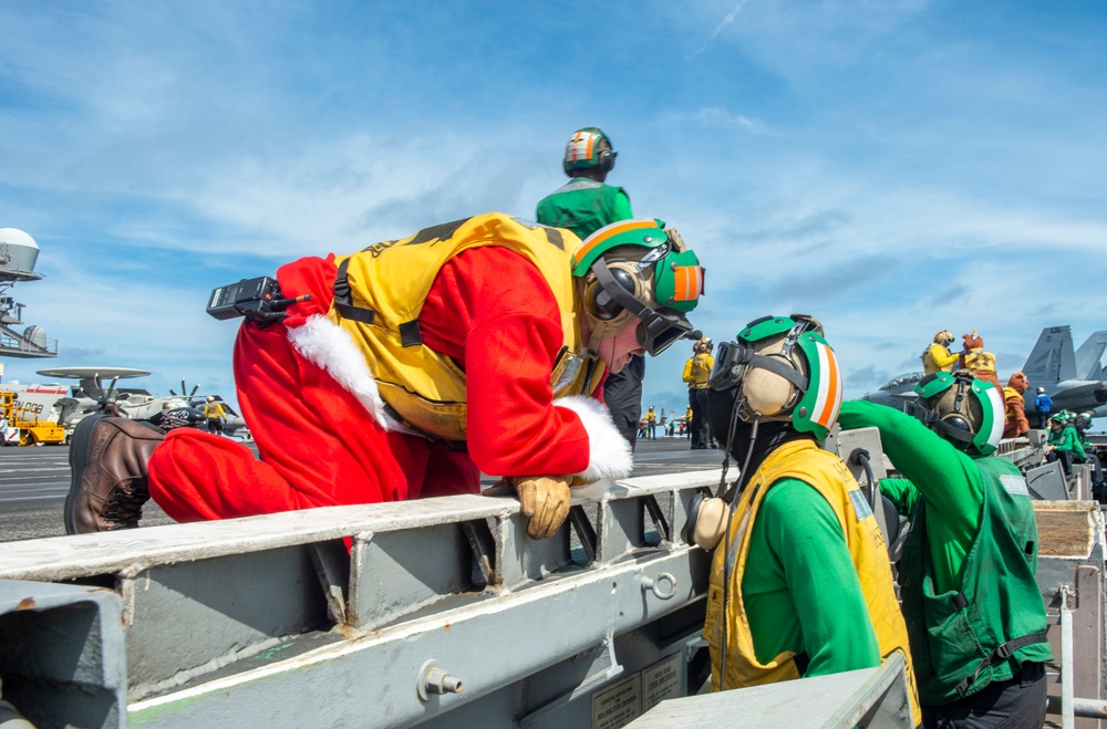 USS Carl Vinson (CVN 70) Conducts Routine Flight Operations in the South China Sea