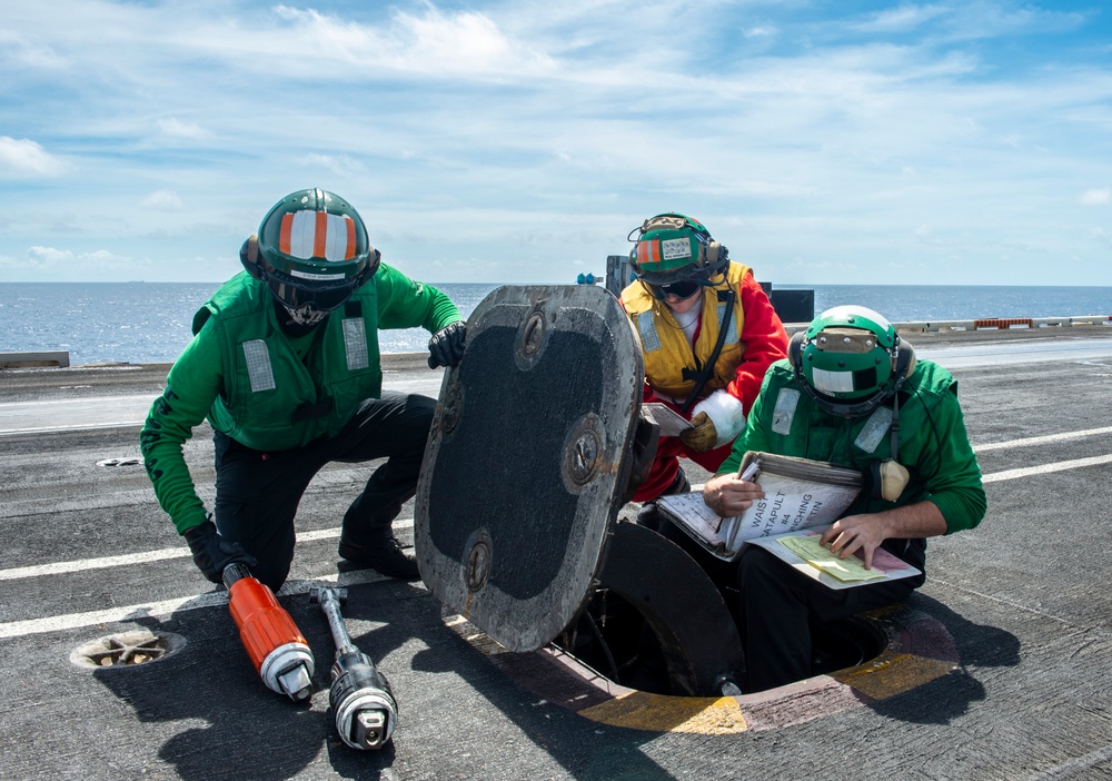 USS Carl Vinson (CVN 70) Conducts Routine Flight Operations in the South China Sea