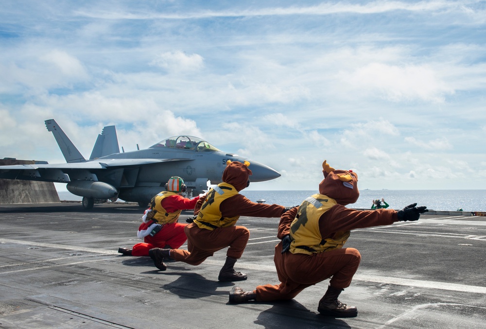 USS Carl Vinson (CVN 70) Conducts Routine Flight Operations in the South China Sea