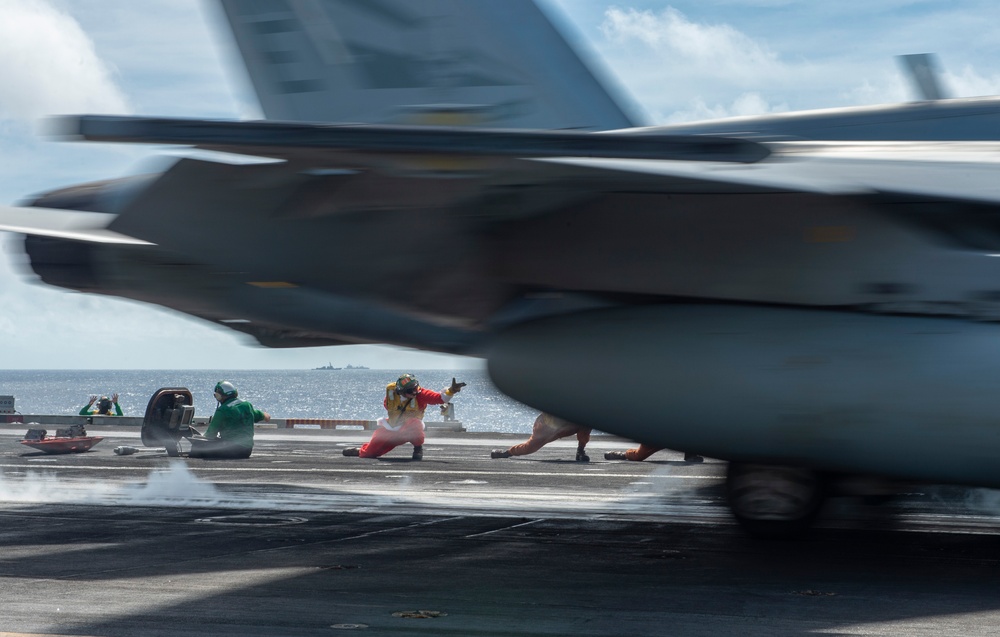 USS Carl Vinson (CVN 70) Conducts Routine Flight Operations in the South China Sea