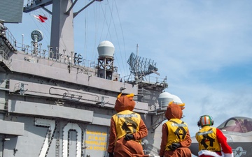 USS Carl Vinson (CVN 70) Conducts Routine Flight Operations in the South China Sea