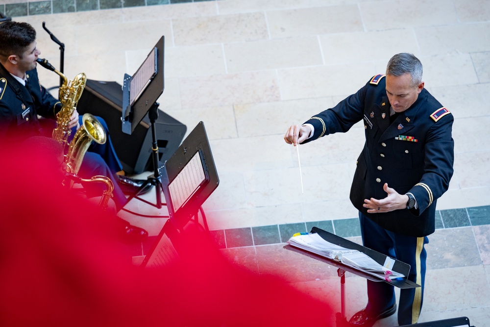 63rd Army Band performs at Bridgewater mall